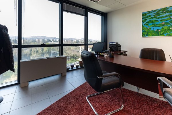ufficio in vendita a Bologna in zona San Vitale