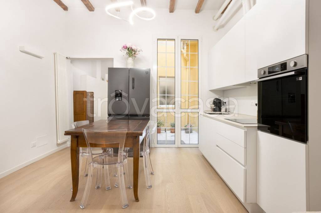 appartamento in vendita a Bologna in zona Santo Stefano