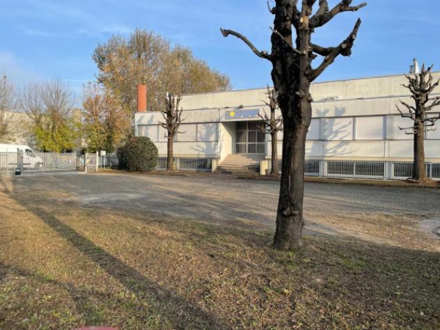 locale commerciale in vendita a Bologna in zona San Vitale