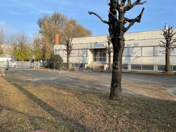 locale commerciale in vendita a Bologna in zona Zona Industriale Ròveri