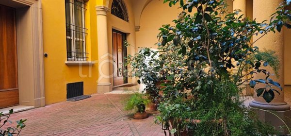 ufficio in vendita a Bologna in zona Saragozza