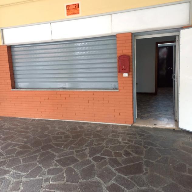 locale commerciale in vendita a Bologna in zona Savena