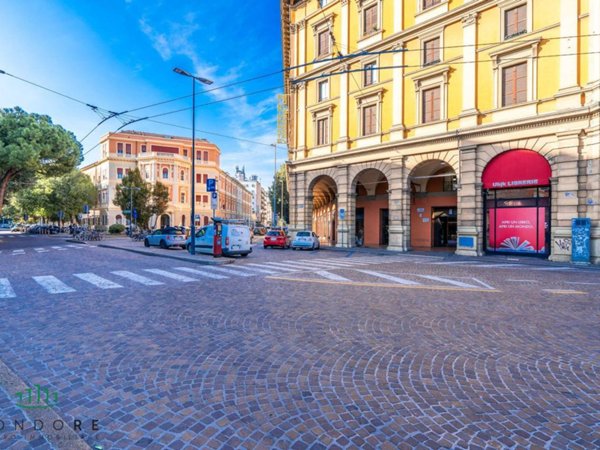 negozio in vendita a Bologna in zona Centro Storico