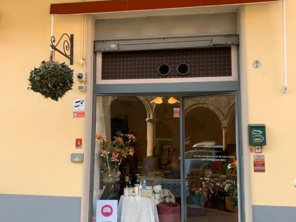 negozio in vendita a Bologna in zona Santo Stefano