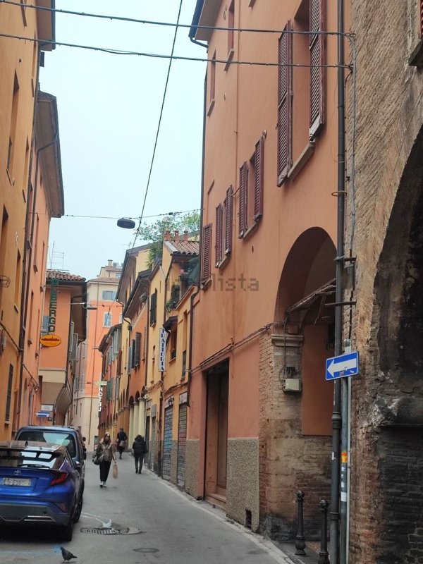 locale commerciale in vendita a Bologna in zona Centro Storico