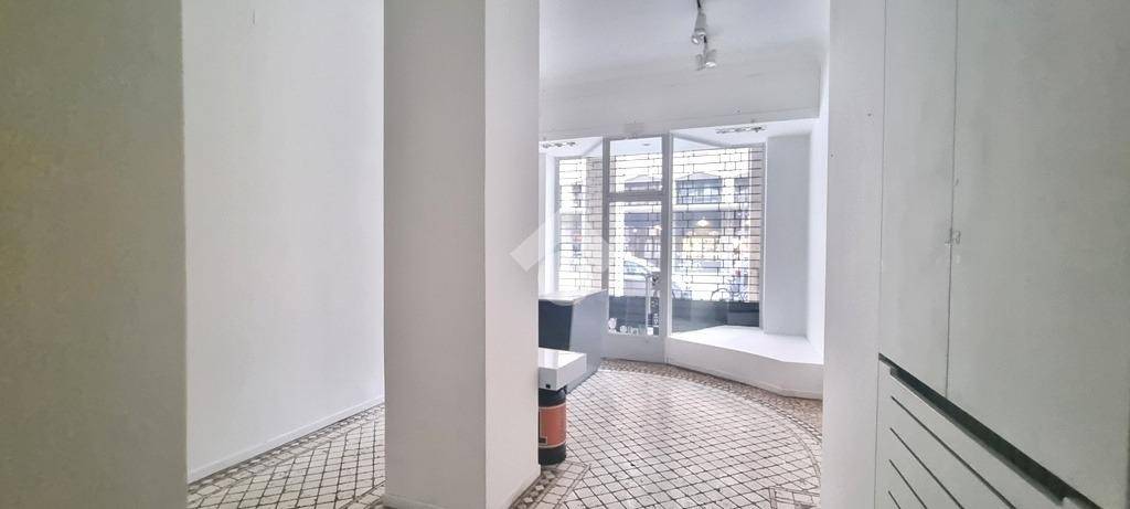 negozio in vendita a Bologna in zona Quartiere Porto