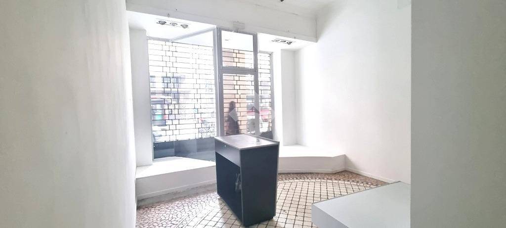 negozio in vendita a Bologna in zona Quartiere Porto