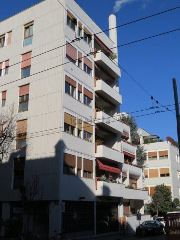 locale commerciale in vendita a Bologna