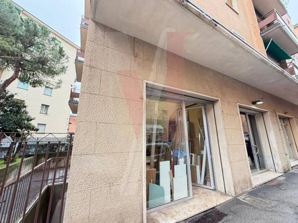 negozio in vendita a Bologna in zona San Vitale