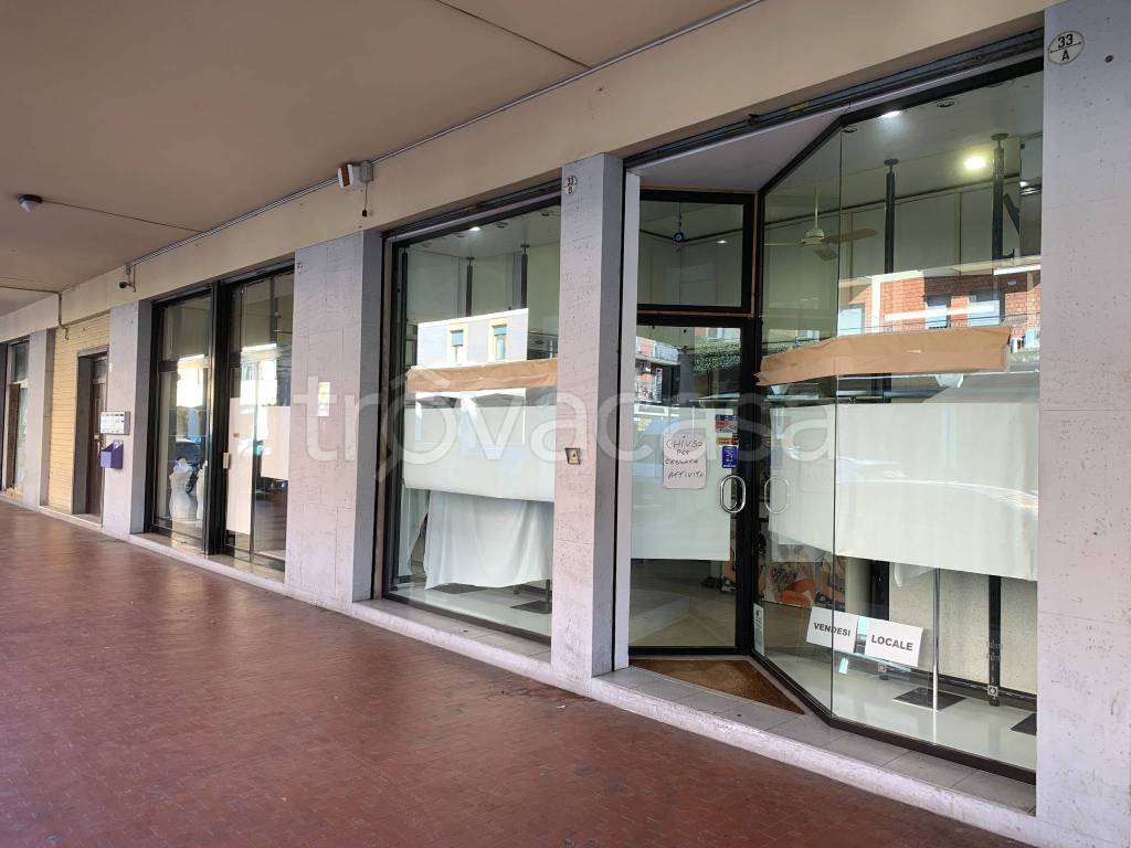 negozio in vendita a Bologna in zona Corticella