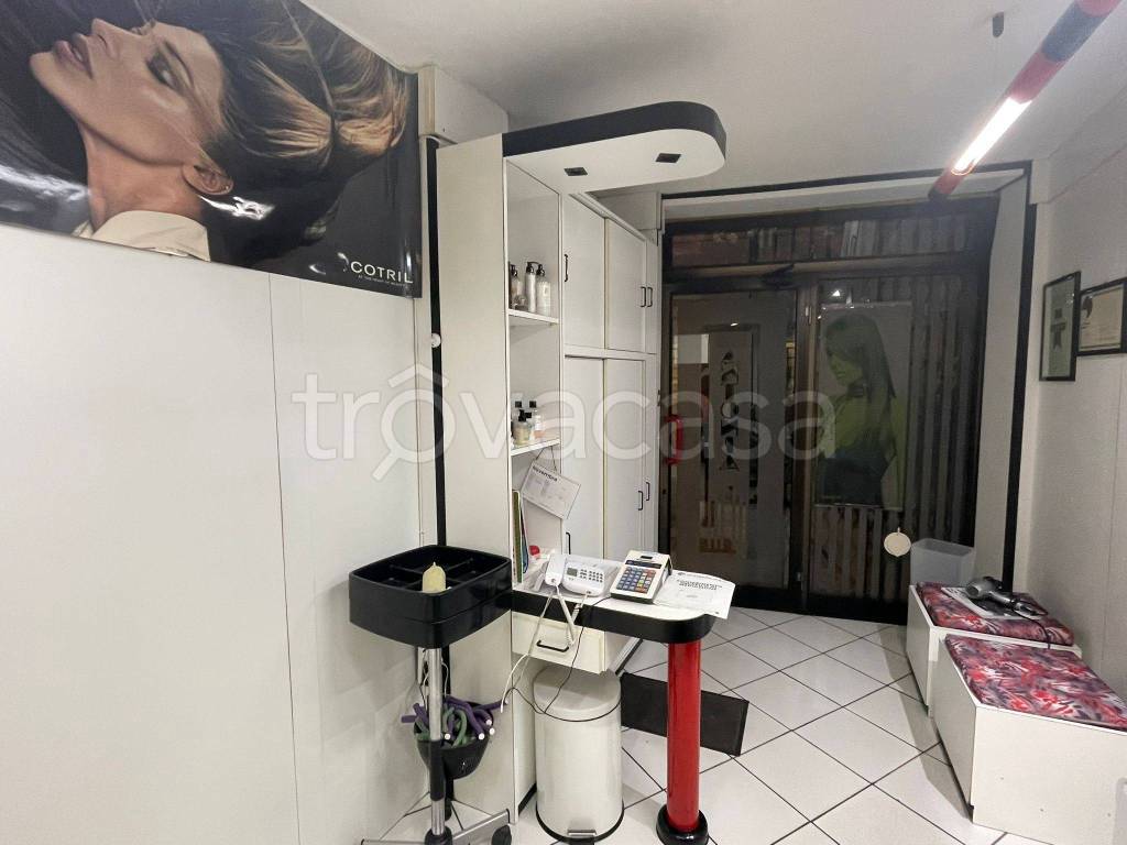 negozio in vendita a Bologna in zona Saragozza