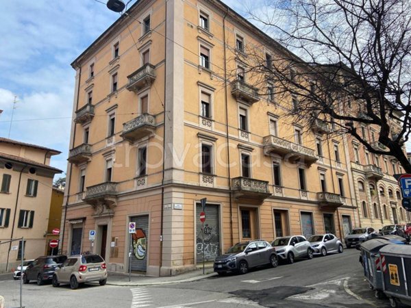 ufficio in vendita a Bologna in zona Santo Stefano