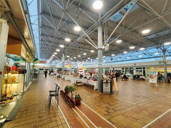 locale commerciale in vendita a Bologna in zona Pilastro