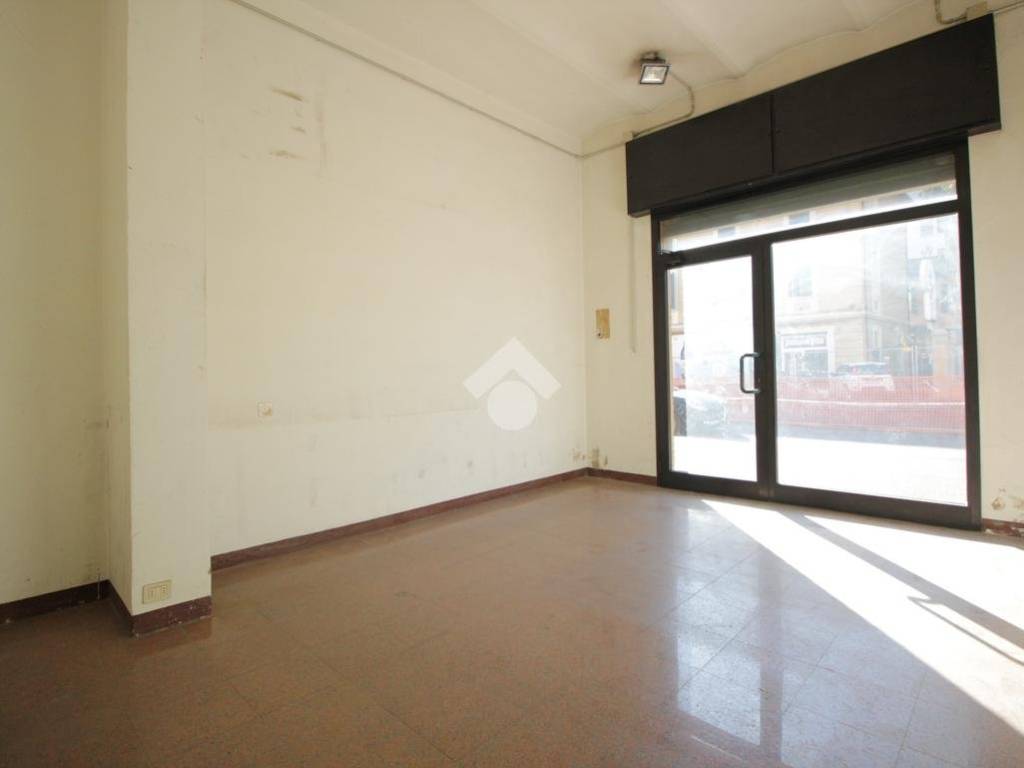 negozio in vendita a Bologna in zona Santa Viola