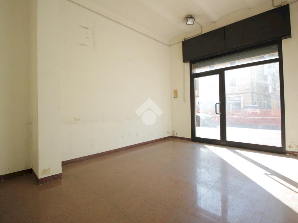 negozio in vendita a Bologna in zona Santa Viola