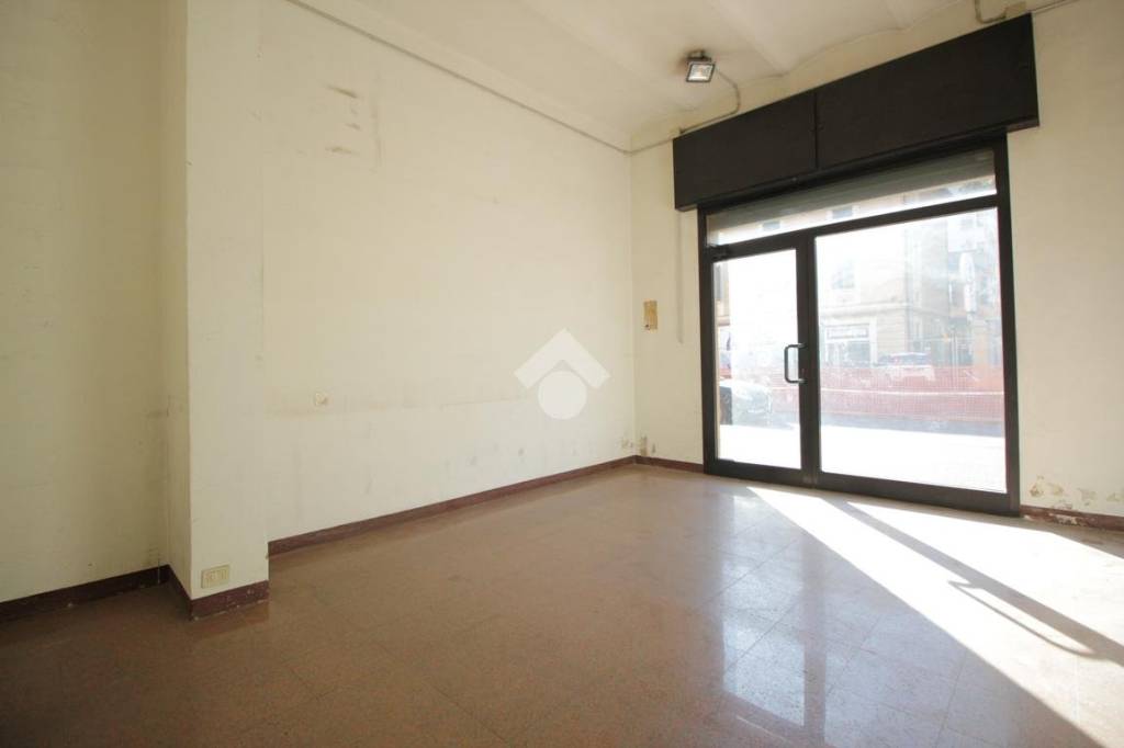 negozio in vendita a Bologna in zona Santa Viola
