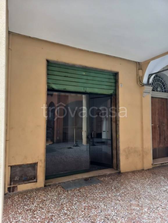 negozio in vendita a Bologna in zona San Vitale
