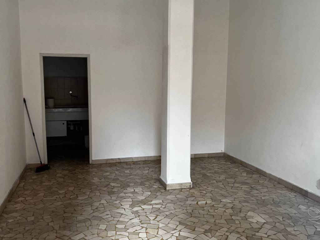 negozio in vendita a Bologna in zona Saffi