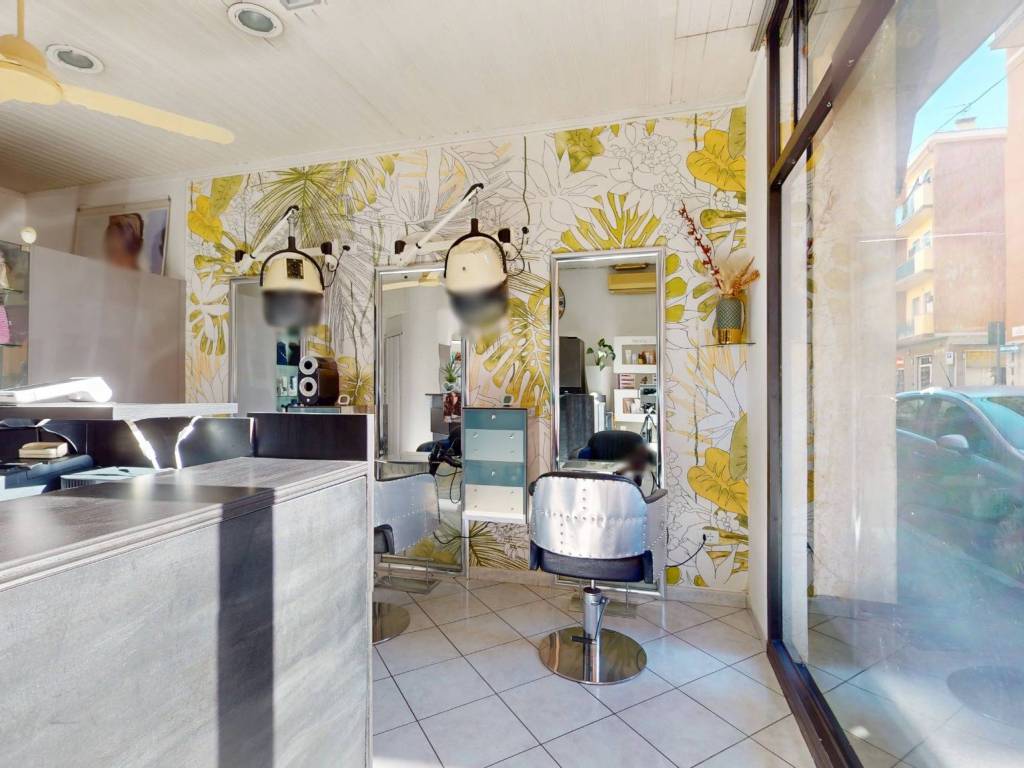 negozio in vendita a Bologna in zona Bolognina