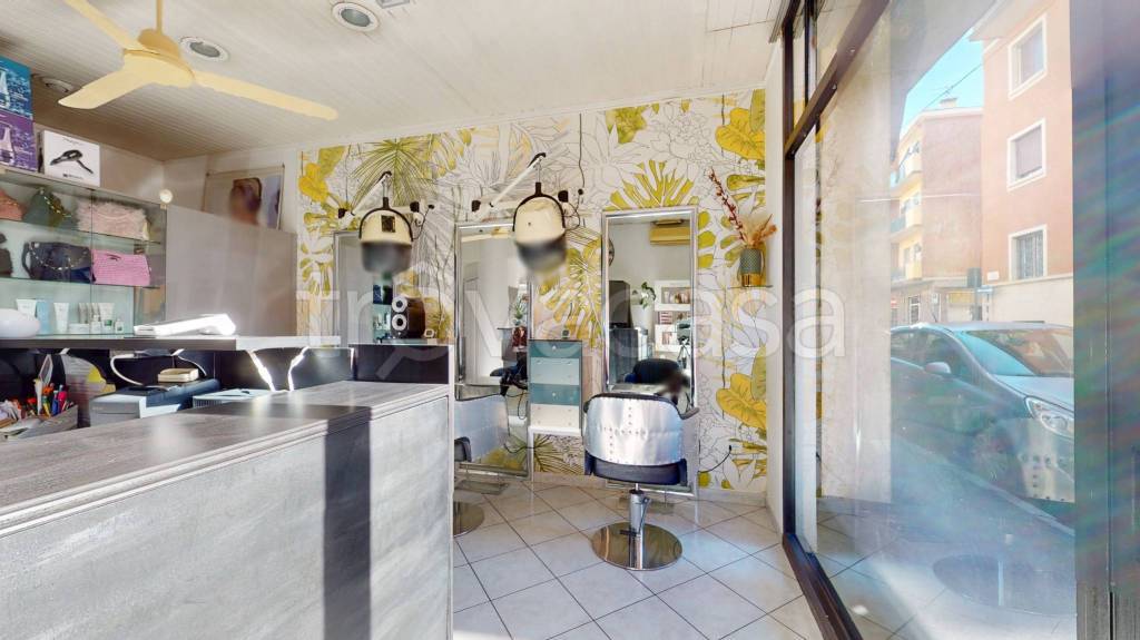 negozio in vendita a Bologna in zona Bolognina