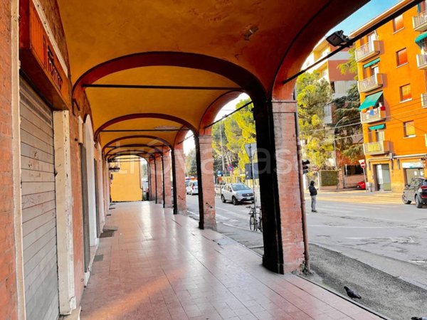 negozio in vendita a Bologna in zona San Vitale