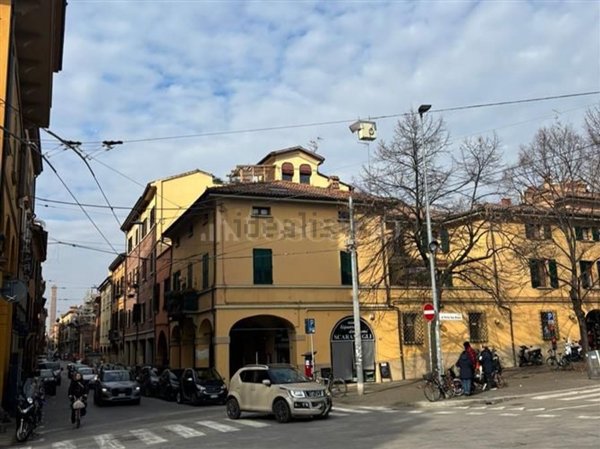 locale commerciale in vendita a Bologna in zona San Vitale