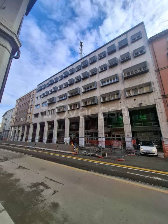 ufficio in vendita a Bologna in zona Bolognina