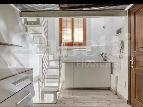 monolocale in vendita a Bologna in zona Santo Stefano