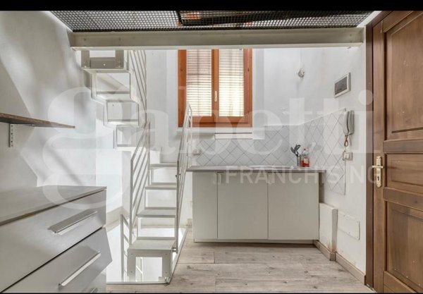 monolocale in vendita a Bologna in zona Santo Stefano