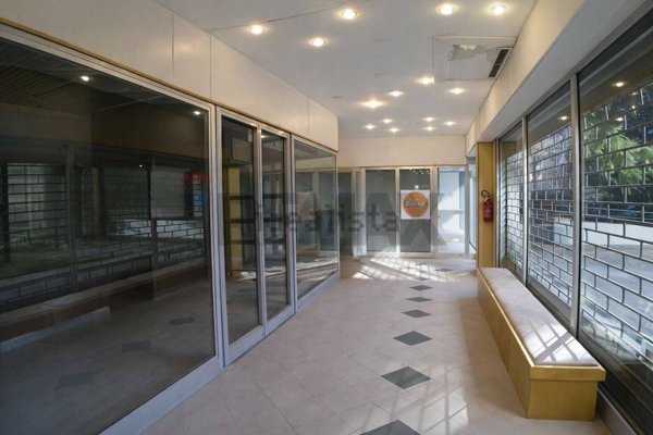 locale commerciale in vendita a Bologna in zona Savena