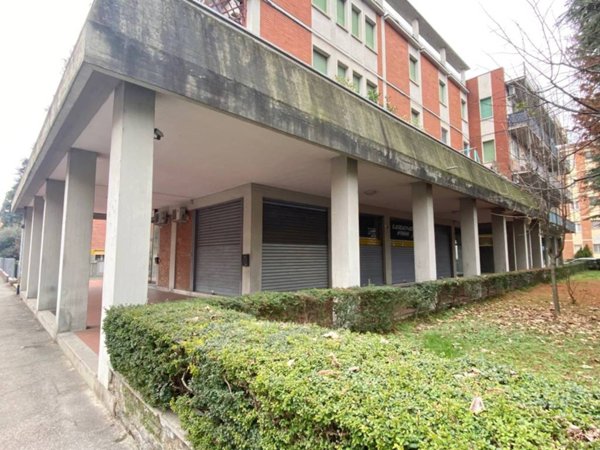 negozio in vendita a Bologna in zona Corticella