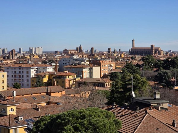appartamento in vendita a Bologna in zona Saragozza