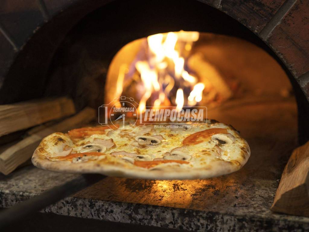 negozio in vendita a Bologna in zona Santo Stefano