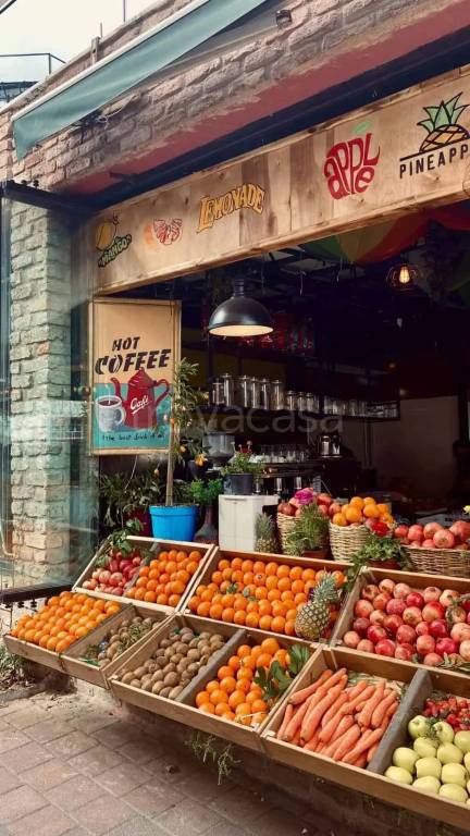 negozio in vendita a Bologna in zona Barca