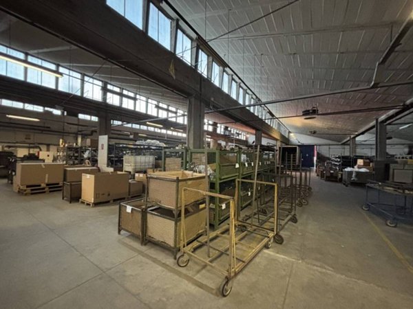 capannone in vendita a Bologna in zona Corticella