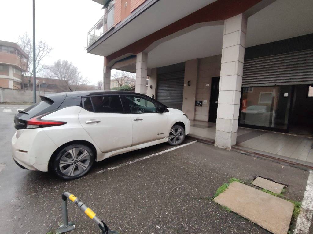 negozio in vendita a Bologna in zona Corticella