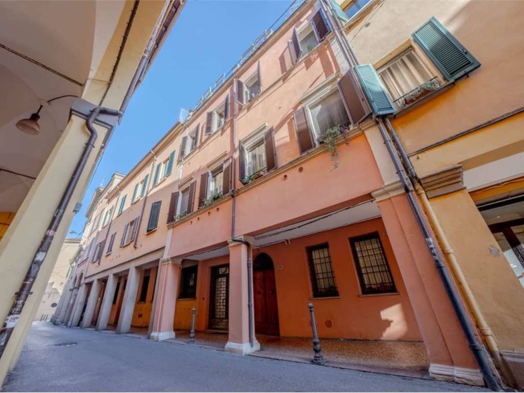 ufficio in vendita a Bologna in zona Centro Storico