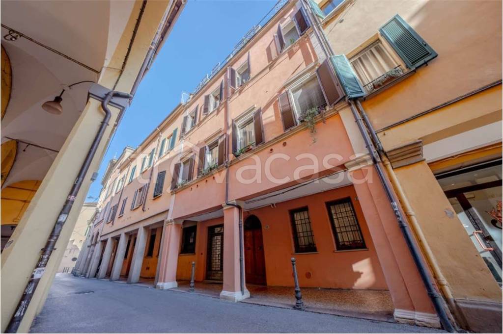 ufficio in vendita a Bologna in zona Centro Storico