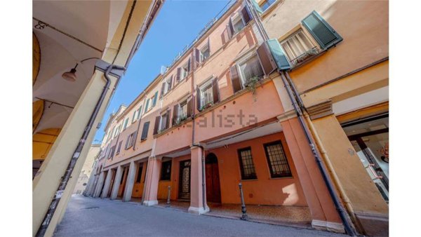 ufficio in vendita a Bologna in zona Saragozza