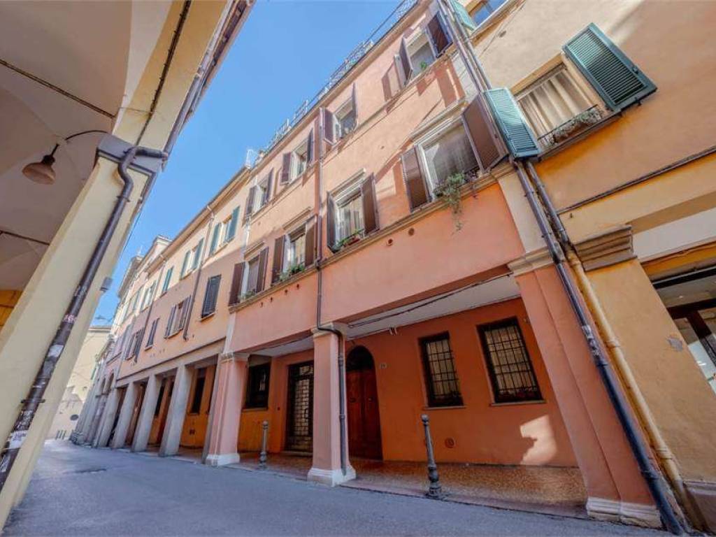 ufficio in vendita a Bologna in zona Saragozza