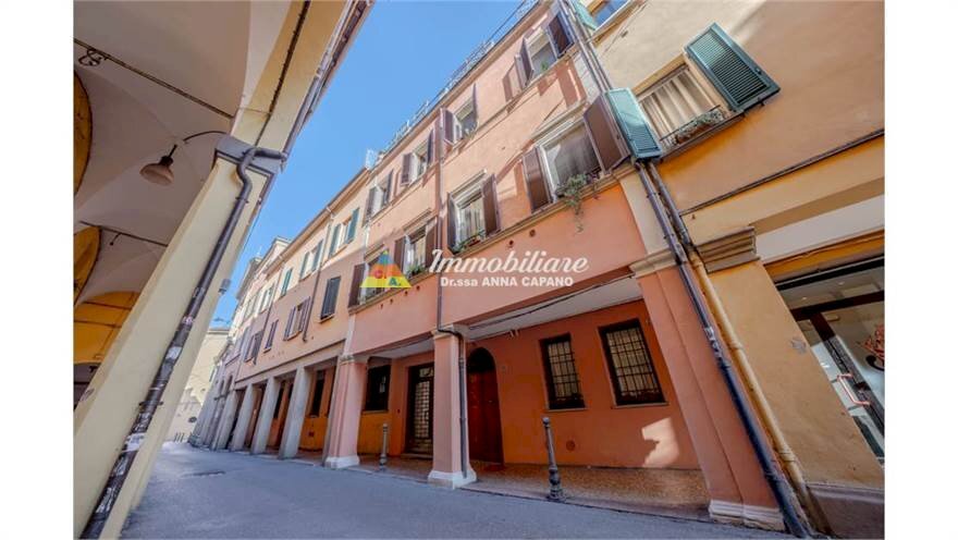 ufficio in vendita a Bologna in zona Centro Storico