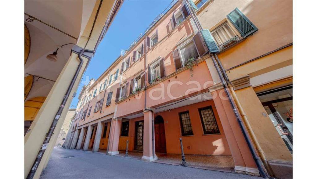 ufficio in vendita a Bologna in zona Saragozza