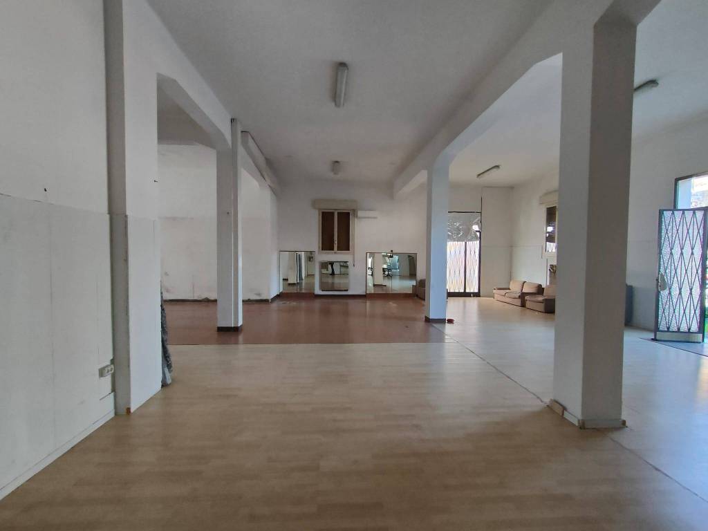 negozio in vendita a Bologna in zona Bolognina