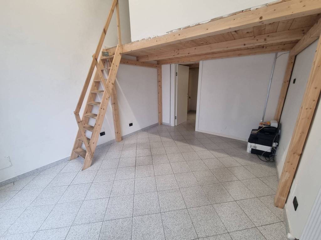 negozio in vendita a Bologna in zona Saragozza