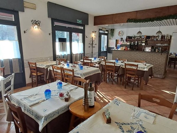 locale commerciale in vendita a Bologna