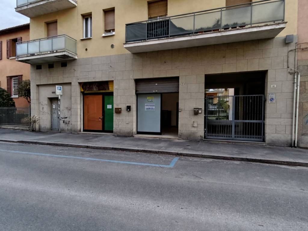 negozio in vendita a Bologna in zona Corticella