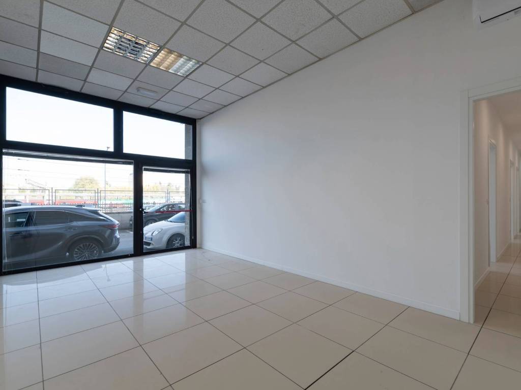 ufficio in vendita a Bologna in zona Corticella