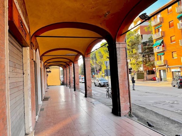 negozio in vendita a Bologna in zona San Vitale