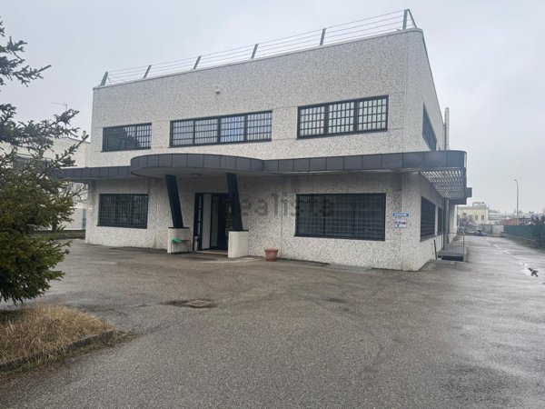 locale di sgombero in vendita a Bologna