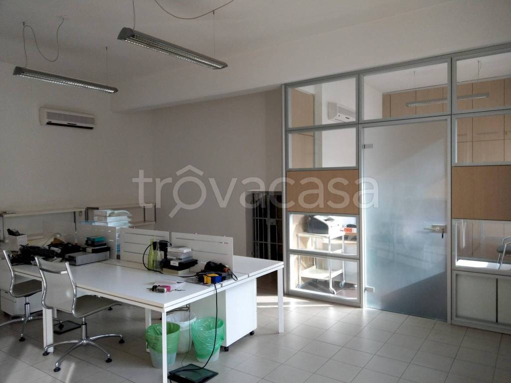 ufficio in vendita a Bologna in zona Savena